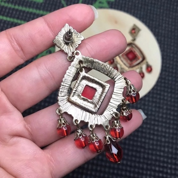 🏵 Bolly Holly Chandelier Earrings 🏵 - Picture 3 of 5